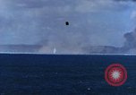 Standbild Explosionen Saipan Nördliche Marianen, 1944, aus Sekunde 15 historischem Filmmaterial Videoclip 65675035322