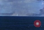 Standbild Explosionen Saipan Nördliche Marianen, 1944, aus Sekunde 16 historischem Filmmaterial Videoclip 65675035322
