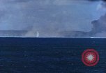 Standbild Explosionen Saipan Nördliche Marianen, 1944, aus Sekunde 17 historischem Filmmaterial Videoclip 65675035322