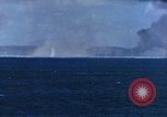 Standbild Explosionen Saipan Nördliche Marianen, 1944, aus Sekunde 18 historischem Filmmaterial Videoclip 65675035322