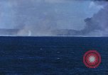 Standbild Explosionen Saipan Nördliche Marianen, 1944, aus Sekunde 19 historischem Filmmaterial Videoclip 65675035322