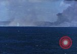 Standbild Explosionen Saipan Nördliche Marianen, 1944, aus Sekunde 20 historischem Filmmaterial Videoclip 65675035322