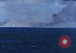 Standbild Explosionen Saipan Nördliche Marianen, 1944, aus Sekunde 21 historischem Filmmaterial Videoclip 65675035322