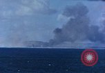 Standbild Explosionen Saipan Nördliche Marianen, 1944, aus Sekunde 26 historischem Filmmaterial Videoclip 65675035322