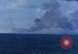 Standbild Explosionen Saipan Nördliche Marianen, 1944, aus Sekunde 28 historischem Filmmaterial Videoclip 65675035322