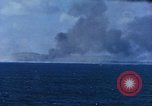 Standbild Explosionen Saipan Nördliche Marianen, 1944, aus Sekunde 29 historischem Filmmaterial Videoclip 65675035322