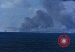 Standbild Explosionen Saipan Nördliche Marianen, 1944, aus Sekunde 32 historischem Filmmaterial Videoclip 65675035322