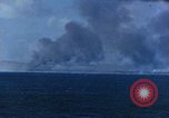 Standbild Explosionen Saipan Nördliche Marianen, 1944, aus Sekunde 33 historischem Filmmaterial Videoclip 65675035322