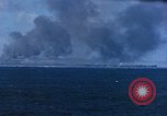 Standbild Explosionen Saipan Nördliche Marianen, 1944, aus Sekunde 35 historischem Filmmaterial Videoclip 65675035322