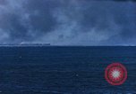 Standbild Explosionen Saipan Nördliche Marianen, 1944, aus Sekunde 42 historischem Filmmaterial Videoclip 65675035322