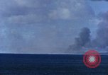 Standbild Explosionen Saipan Nördliche Marianen, 1944, aus Sekunde 48 historischem Filmmaterial Videoclip 65675035322