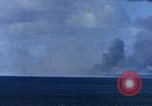 Standbild Explosionen Saipan Nördliche Marianen, 1944, aus Sekunde 49 historischem Filmmaterial Videoclip 65675035322