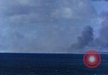 Standbild Explosionen Saipan Nördliche Marianen, 1944, aus Sekunde 51 historischem Filmmaterial Videoclip 65675035322