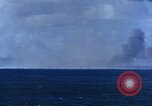 Standbild Explosionen Saipan Nördliche Marianen, 1944, aus Sekunde 54 historischem Filmmaterial Videoclip 65675035322