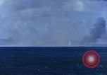 Standbild Explosionen Saipan Nördliche Marianen, 1944, aus Sekunde 56 historischem Filmmaterial Videoclip 65675035322