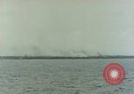 Standbild Bombardierung Saipan Nördliche Marianen, 1944, aus Sekunde 4 historischem Filmmaterial Videoclip 65675035326