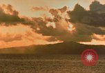 Standbild Bombardierung Saipan Nördliche Marianen, 1944, aus Sekunde 17 historischem Filmmaterial Videoclip 65675035326