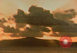 Standbild Bombardierung Saipan Nördliche Marianen, 1944, aus Sekunde 33 historischem Filmmaterial Videoclip 65675035326
