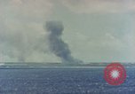 Standbild Bombardierung Saipan Nördliche Marianen, 1944, aus Sekunde 44 historischem Filmmaterial Videoclip 65675035326