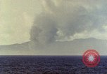 Standbild Rauch Saipan Nördliche Marianen, 1944, aus Sekunde 33 historischem Filmmaterial Videoclip 65675035332