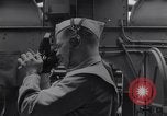 Standbild Navigator mit Sextant Pazifik, 1942, aus Sekunde 6 historischem Filmmaterial Videoclip 65675035342