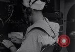 Standbild Navigator mit Sextant Pazifik, 1942, aus Sekunde 22 historischem Filmmaterial Videoclip 65675035342