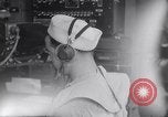 Standbild Navigator mit Sextant Pazifik, 1942, aus Sekunde 29 historischem Filmmaterial Videoclip 65675035342