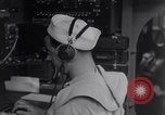 Standbild Navigator mit Sextant Pazifik, 1942, aus Sekunde 31 historischem Filmmaterial Videoclip 65675035342