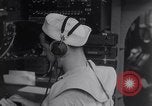 Standbild Navigator mit Sextant Pazifik, 1942, aus Sekunde 33 historischem Filmmaterial Videoclip 65675035342