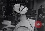 Standbild Navigator mit Sextant Pazifik, 1942, aus Sekunde 36 historischem Filmmaterial Videoclip 65675035342