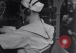 Standbild Navigator mit Sextant Pazifik, 1942, aus Sekunde 37 historischem Filmmaterial Videoclip 65675035342