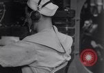 Standbild Navigator mit Sextant Pazifik, 1942, aus Sekunde 38 historischem Filmmaterial Videoclip 65675035342