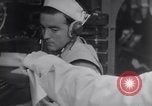 Standbild Navigator mit Sextant Pazifik, 1942, aus Sekunde 40 historischem Filmmaterial Videoclip 65675035342