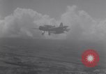 Standbild Land Version von Vought OS2U Flugzeuge United States USA, 1942, aus Sekunde 8 historischem Filmmaterial Videoclip 65675035343