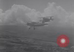 Standbild Land Version von Vought OS2U Flugzeuge United States USA, 1942, aus Sekunde 11 historischem Filmmaterial Videoclip 65675035343