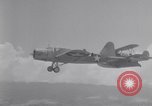 Standbild Land Version von Vought OS2U Flugzeuge United States USA, 1942, aus Sekunde 22 historischem Filmmaterial Videoclip 65675035343