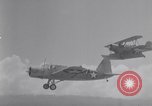 Standbild Land Version von Vought OS2U Flugzeuge United States USA, 1942, aus Sekunde 25 historischem Filmmaterial Videoclip 65675035343