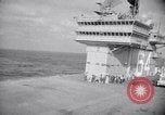 Immagine di USS Constellation CVA 64 Oceano Pacifico del sud, 1962, secondo 19 filmato di repertorio 65675035350