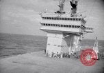 Immagine di USS Constellation CVA 64 Oceano Pacifico del sud, 1962, secondo 20 filmato di repertorio 65675035350