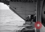 Immagine di USS Constellation CVA 64 Oceano Pacifico del sud, 1962, secondo 62 filmato di repertorio 65675035350