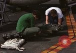 Image RA 5C AVION le Vietnam du Nord, 1967, de la seconde 9 séquences d'archives historiques vidéo 65675035357