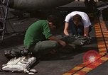Image RA 5C AVION le Vietnam du Nord, 1967, de la seconde 10 séquences d'archives historiques vidéo 65675035357