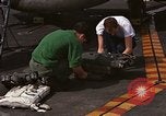 Image RA 5C AVION le Vietnam du Nord, 1967, de la seconde 17 séquences d'archives historiques vidéo 65675035357