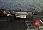 Immagine di F 4J piano Golfo del Tonchino Vietnam, 1970, secondo 7 filmato di repertorio 65675035359