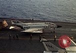 Immagine di F 4J piano Golfo del Tonchino Vietnam, 1970, secondo 12 filmato di repertorio 65675035359