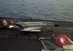 Immagine di F 4J piano Golfo del Tonchino Vietnam, 1970, secondo 14 filmato di repertorio 65675035359