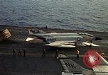 Immagine di F 4J piano Golfo del Tonchino Vietnam, 1970, secondo 15 filmato di repertorio 65675035359