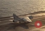 Immagine di F 4J piano Golfo del Tonchino Vietnam, 1970, secondo 62 filmato di repertorio 65675035359