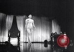 Immagine di Teresita Massa Long Beach California USA, 1967, secondo 13 filmato di repertorio 65675035371