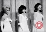 Immagine di Teresita Massa Long Beach California USA, 1967, secondo 17 filmato di repertorio 65675035371